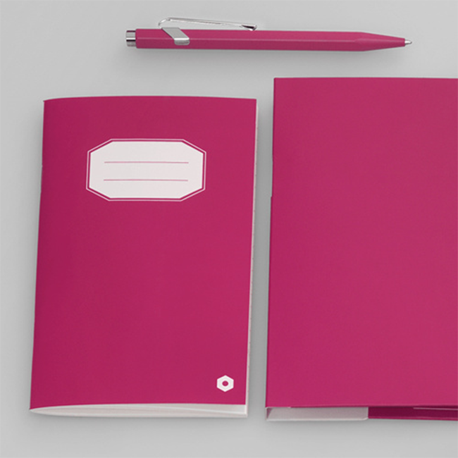 Набор Caran d'Ache Ручка 849 Пурпурная + Блокнот в подарочном боксе