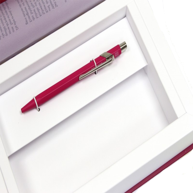 Набор Caran d'Ache Ручка 849 Пурпурная + Блокнот в подарочном боксе