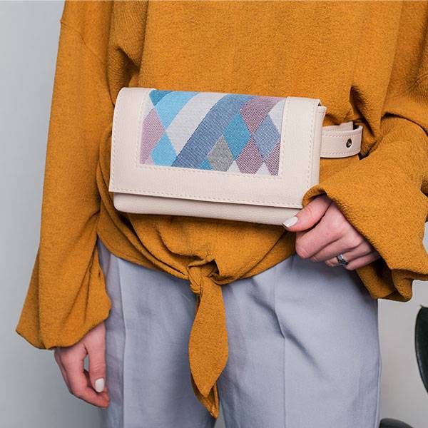 Поясна сумка з екокожі Ornament Молочна з принтом