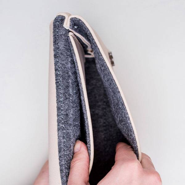 Поясна сумка з екокожі Ornament Молочна з принтом