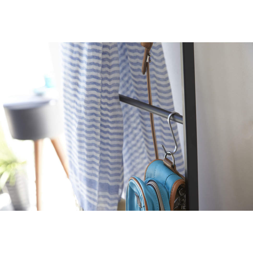 Вешалка пристенная Tower Leaning Ladder Hanger Yamazaki Черная