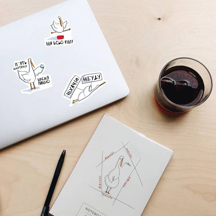 Набор стикеров Гусь в офисе