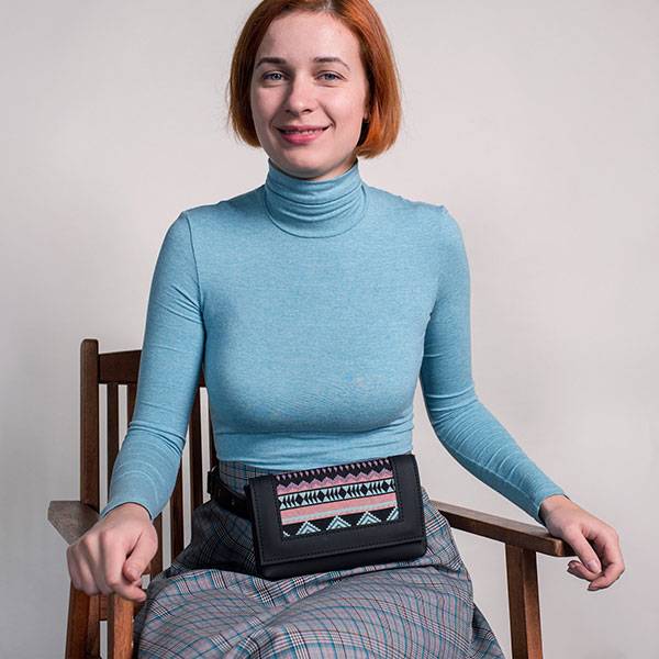 Поясная сумка из экокожи Ornament Черная с принтом