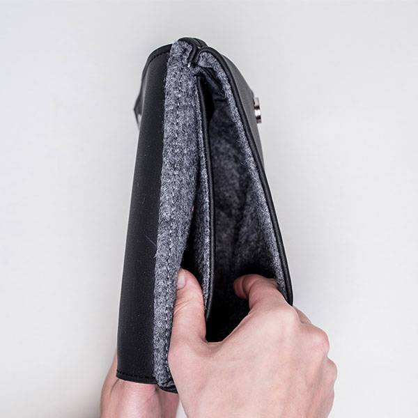 Поясная сумка из экокожи Ornament Черная с принтом Треугольники