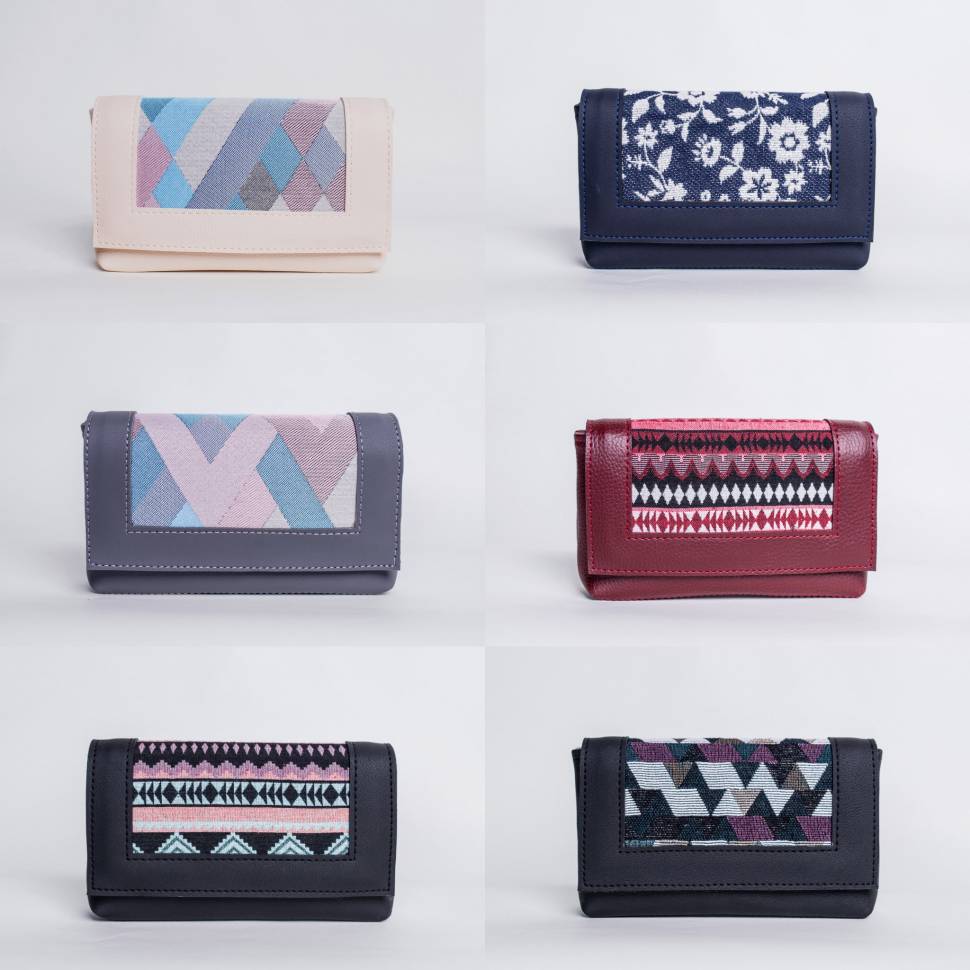 Поясная сумка из экокожи Ornament Черная с принтом Треугольники