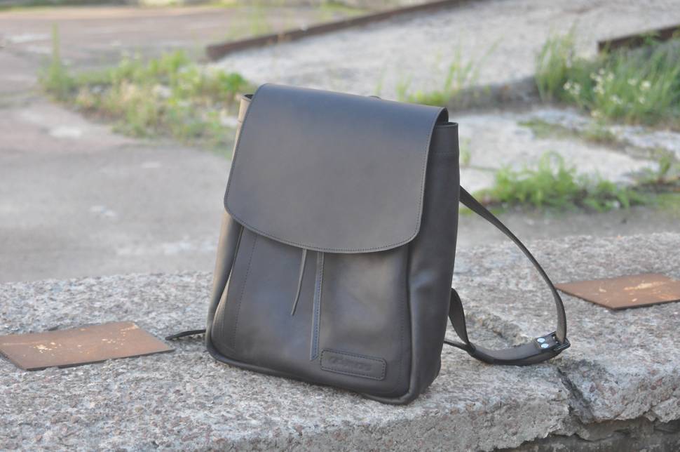 Женский кожаный рюкзак AV2 Черный (P521)