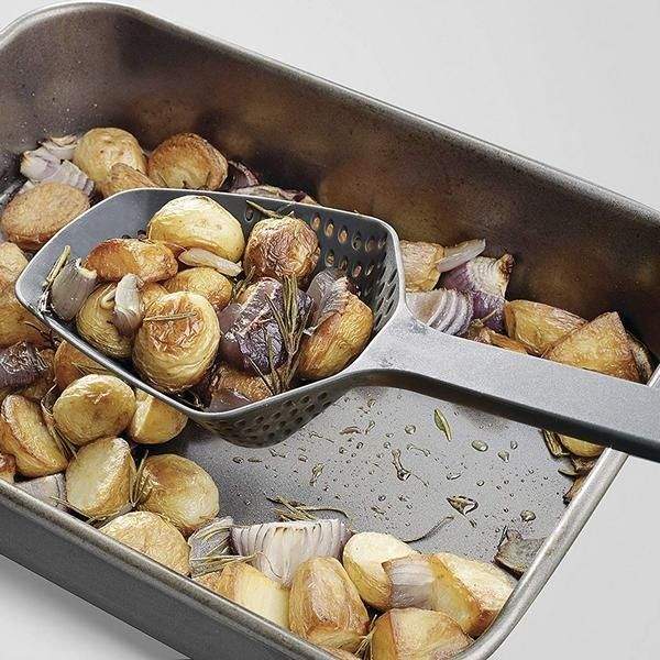 Шумовка Joseph Joseph Scoop Plus Серая с силиконовой ручкой