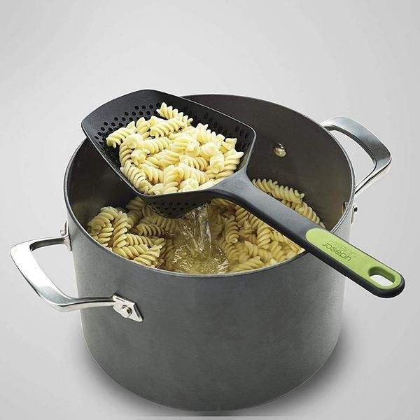 Шумовка Joseph Joseph Scoop Plus Серая с силиконовой ручкой