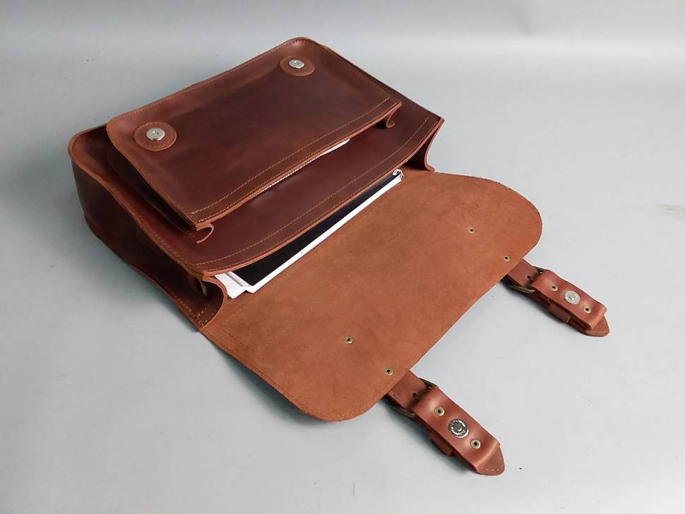 Кожаная женская сумка-сетчел AV2 Черная (B304)