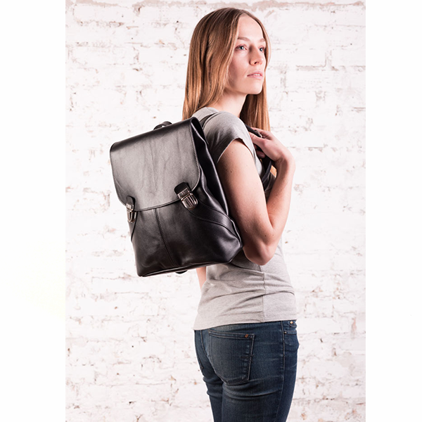 Шкіряний жіночий рюкзак AV2 Чорний (P520)