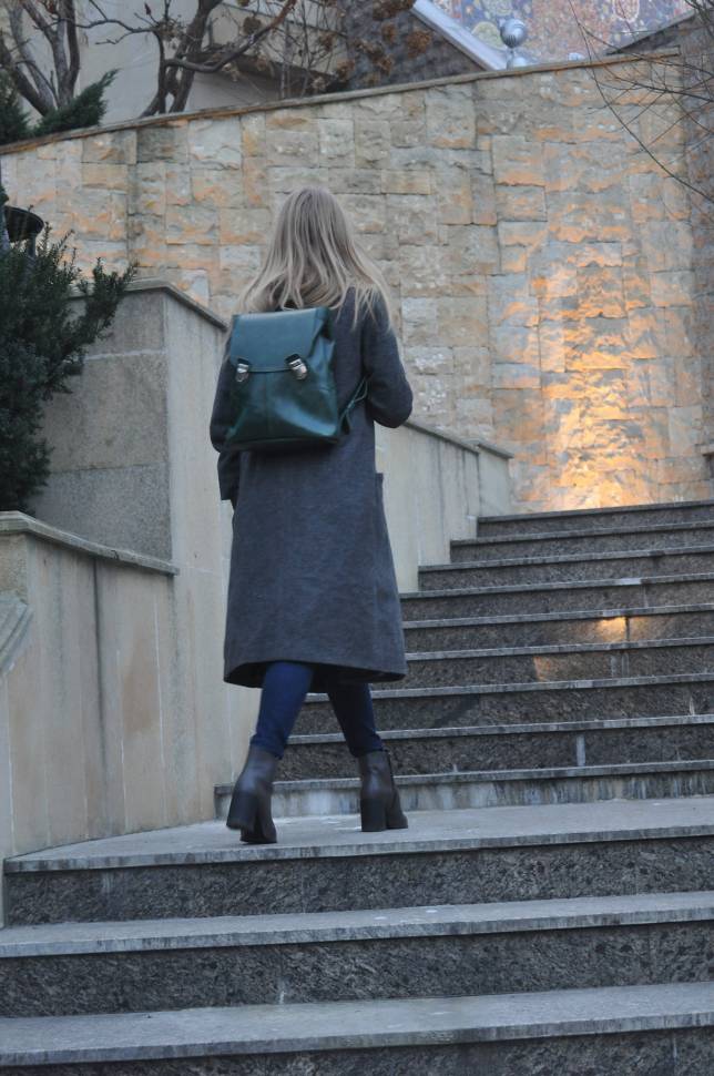 Шкіряний жіночий рюкзак AV2 Чорний (P520)