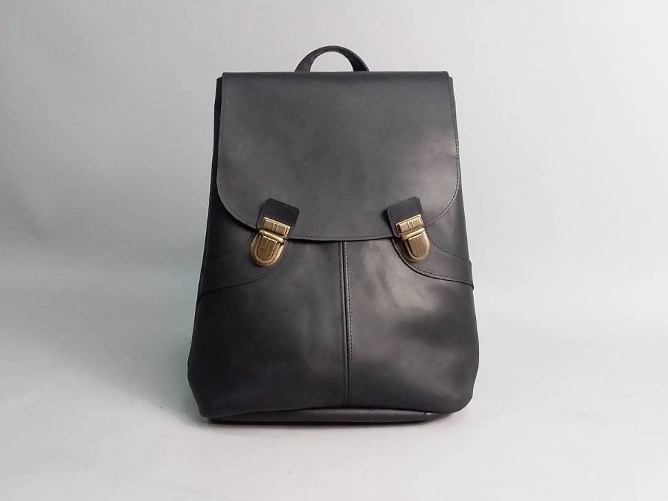 Шкіряний жіночий рюкзак AV2 Чорний (P520)