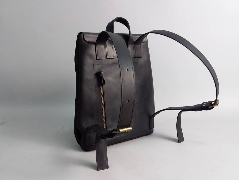 Шкіряний жіночий рюкзак AV2 Чорний (P520)