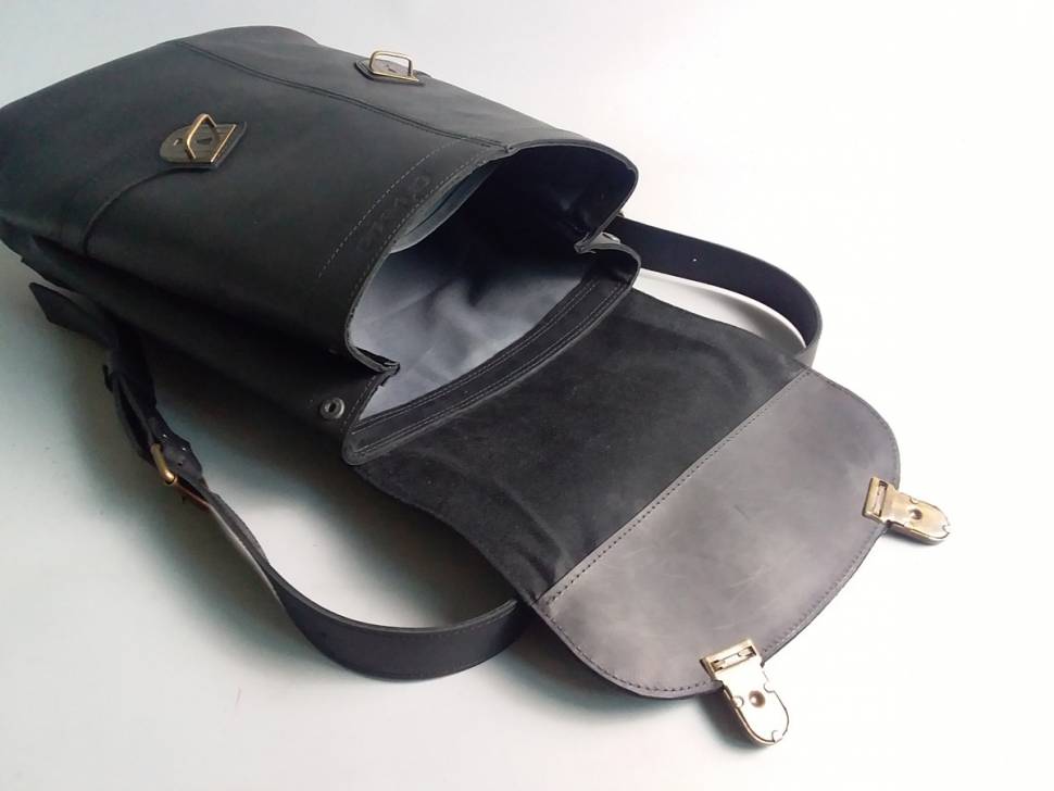 Шкіряний жіночий рюкзак AV2 Чорний (P520)