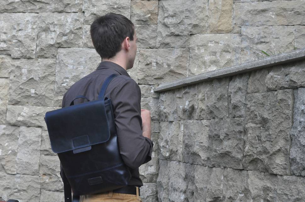 Кожаный рюкзак AV2 Черный (P528)