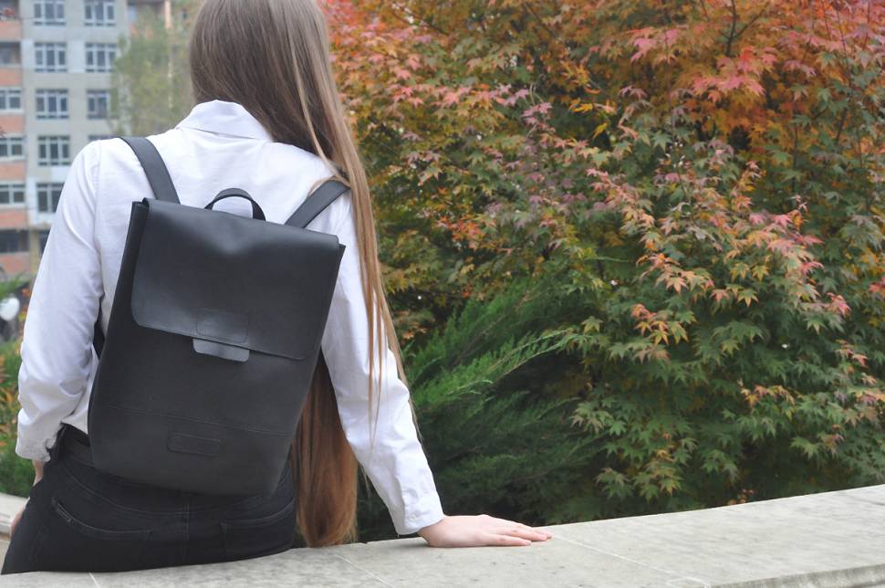 Кожаный рюкзак AV2 Черный (P528)