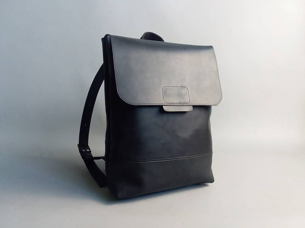 Кожаный рюкзак AV2 Черный (P528)