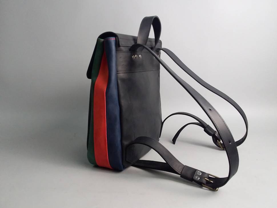 Кожаный рюкзак AV2 Черный(P518)