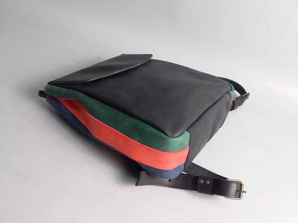 Кожаный рюкзак AV2 Черный(P518)