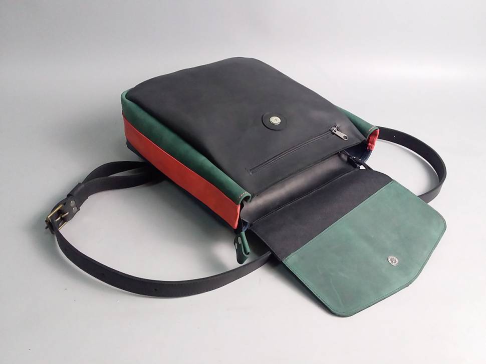 Кожаный рюкзак AV2 Черный(P518)