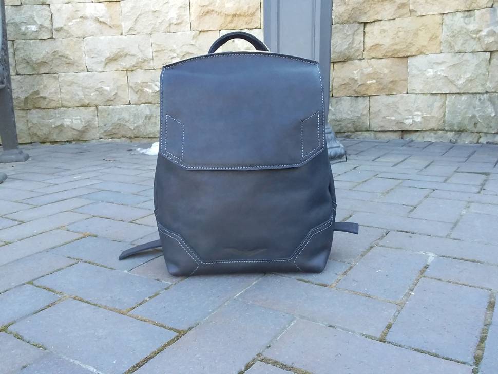 Шкіряний жіночий рюкзак AV2 Чорний (P525)