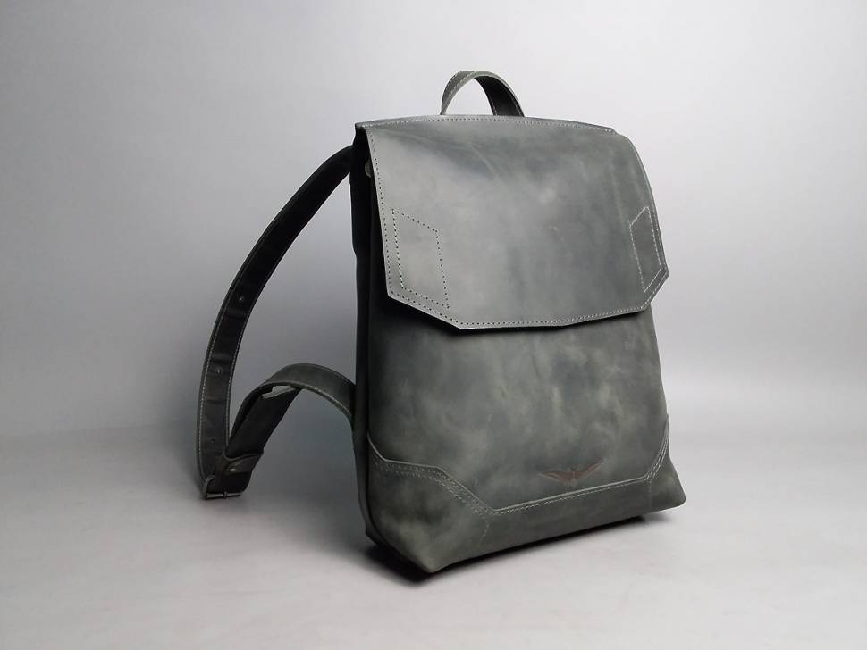 Шкіряний жіночий рюкзак AV2 Чорний (P525)