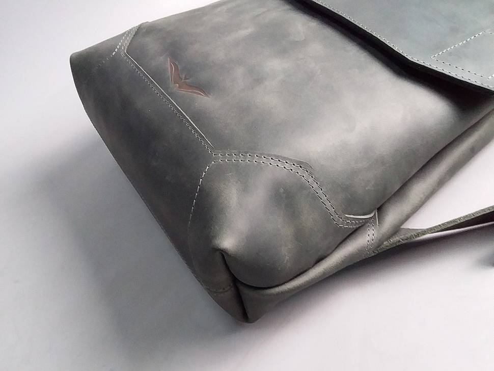 Шкіряний жіночий рюкзак AV2 Чорний (P525)