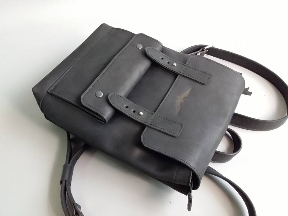 Шкіряний жіночий рюкзак AV2 Чорний (P526)