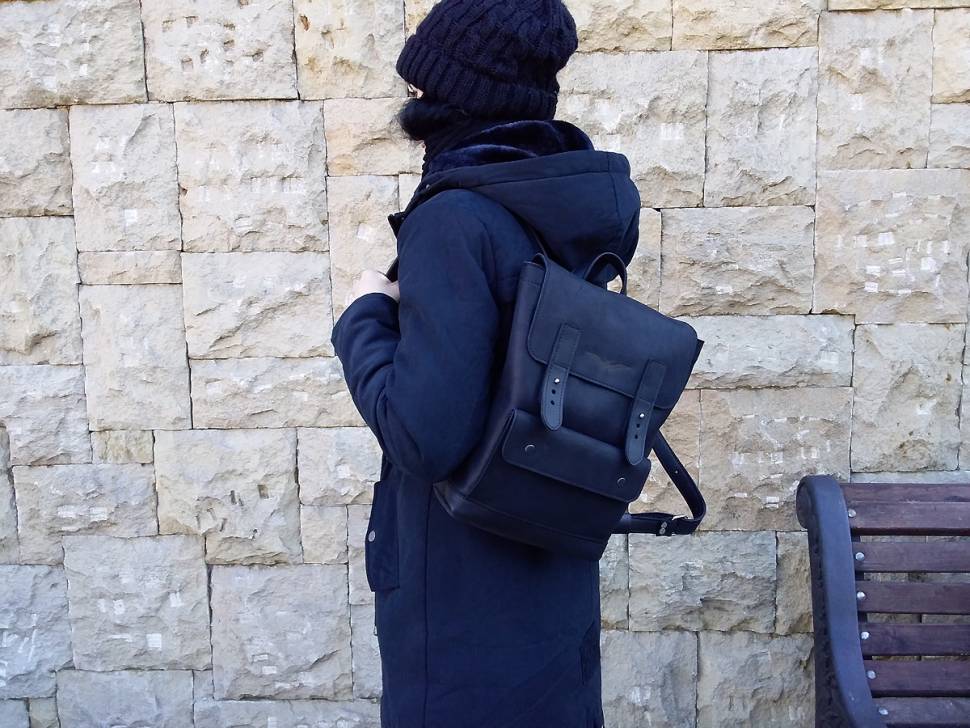 Шкіряний жіночий рюкзак AV2 Чорний (P526)