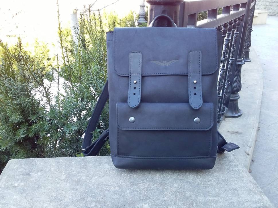 Шкіряний жіночий рюкзак AV2 Чорний (P526)