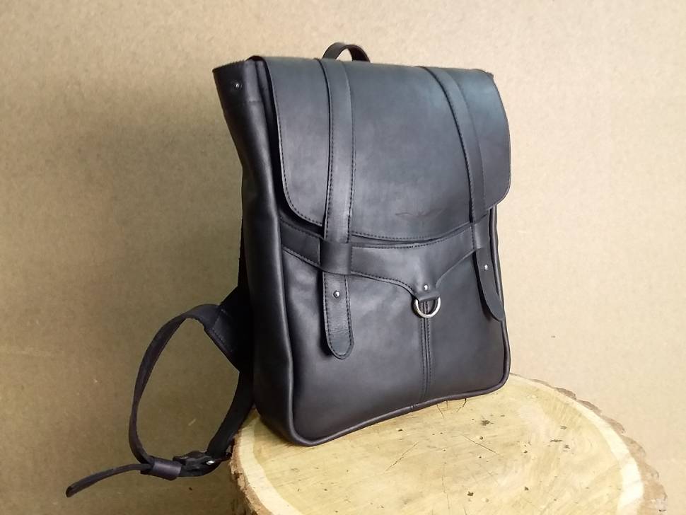 Шкіряний жіночий рюкзак AV2 Чорний (P504)